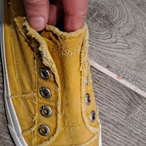 Blowfish malibu slip on casual sneakers Mustard yellow 71/2